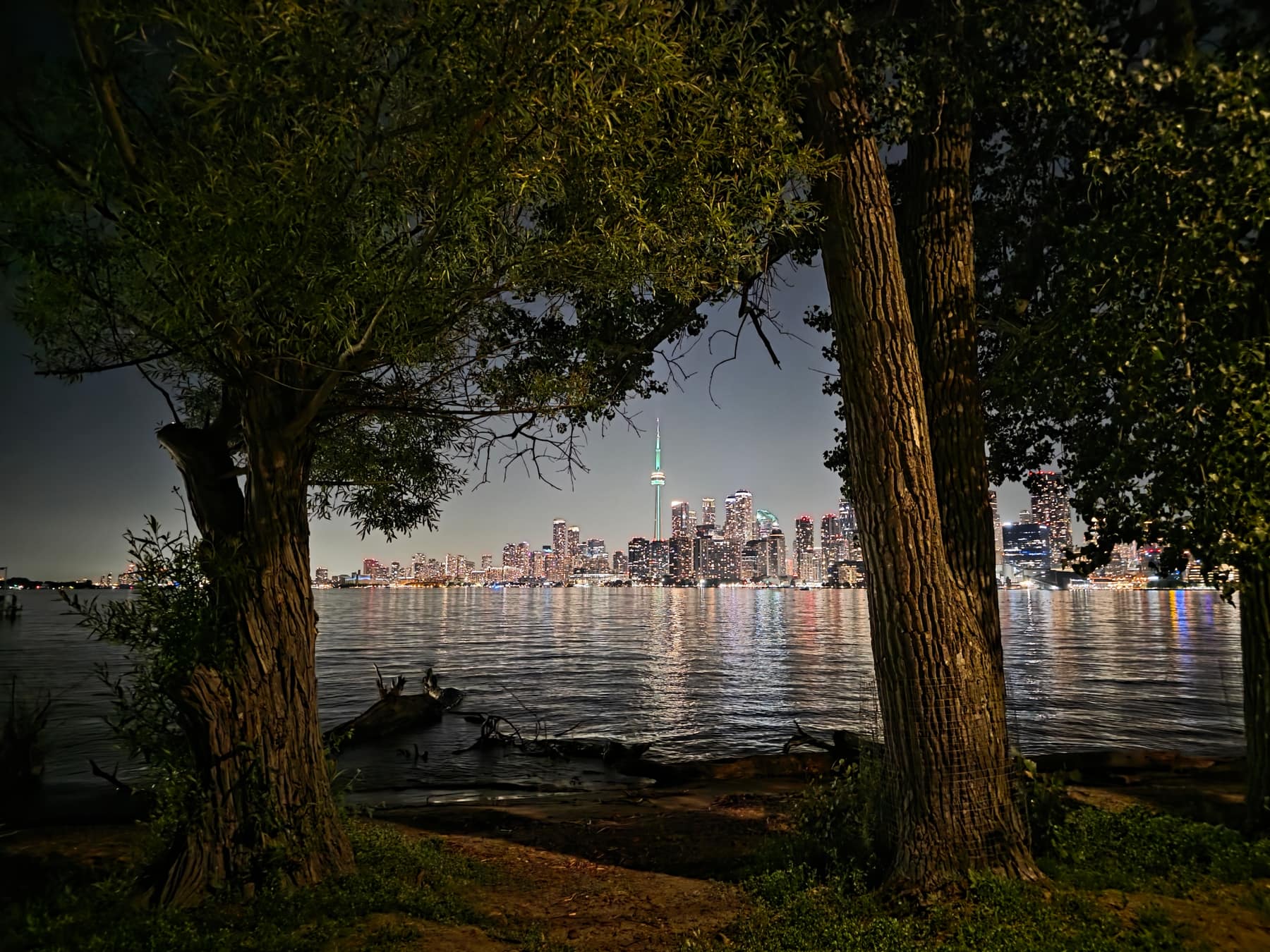 A long-exposure night shot to the Toronto skyline